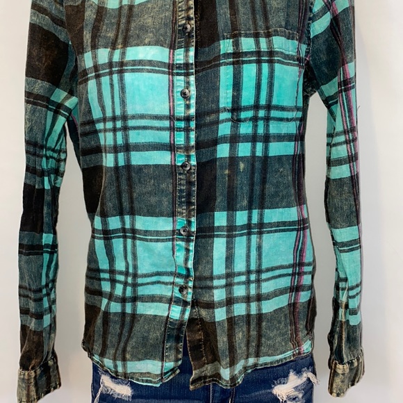 American Eagle plaid flannel long sleeve button up shirt acid wash blue black XS - Picture 3 of 11